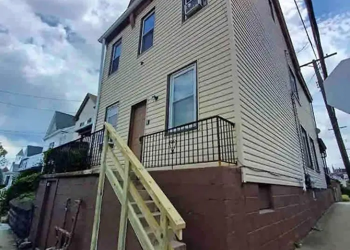 Spacious 2br South Side Retreat - Free Parking - Fast Wifi * Pittsburgh