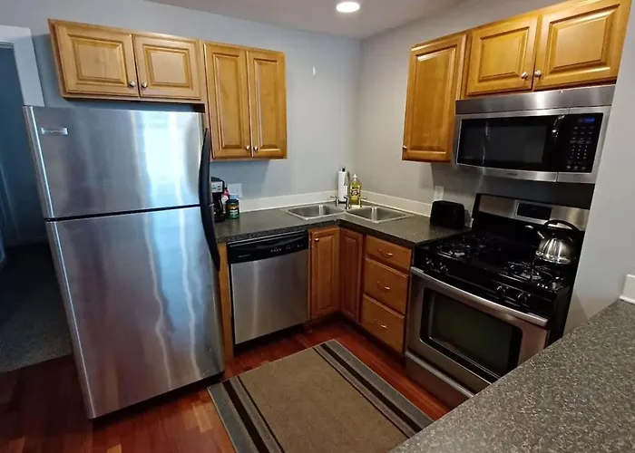 Spacious 2br South Side Retreat - Free Parking - Fast Wifi Holiday home *