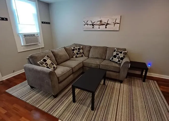 Holiday home Spacious 2br South Side Retreat - Free Parking - Fast Wifi *
