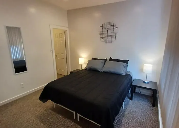 Holiday home Spacious 2br South Side Retreat - Free Parking - Fast Wifi