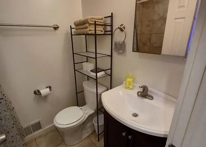 Spacious 2br South Side Retreat - Free Parking - Fast Wifi Holiday home