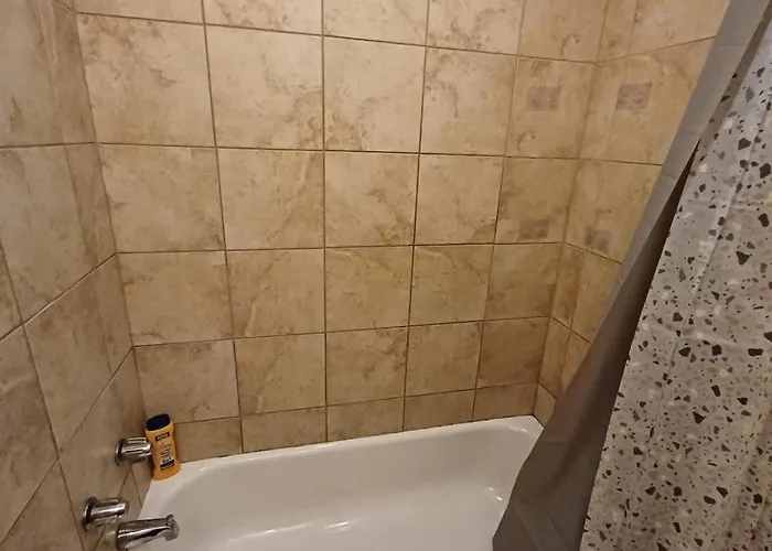 Holiday home Spacious 2br South Side Retreat - Free Parking - Fast Wifi
