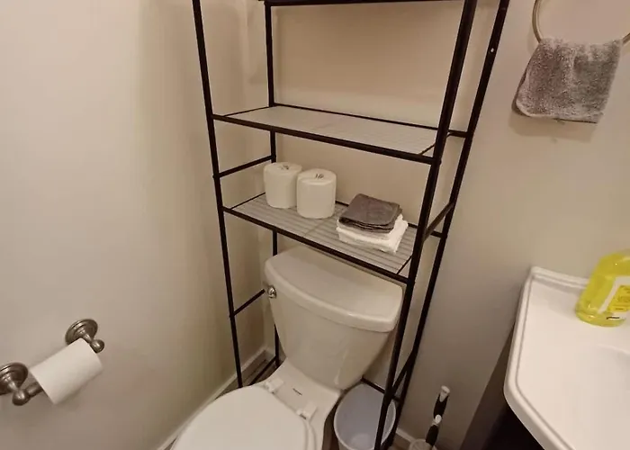 Spacious 2br South Side Retreat - Free Parking - Fast Wifi Holiday home